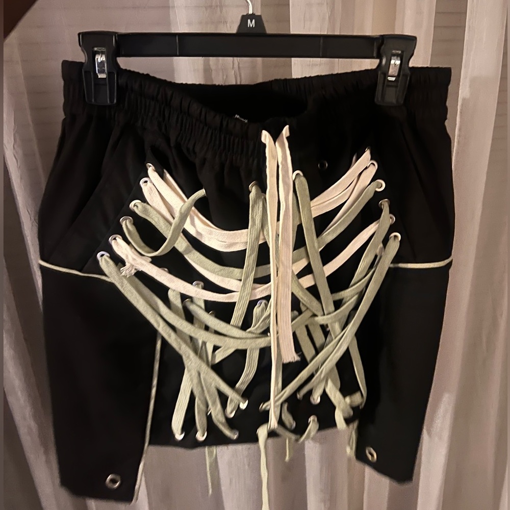 Entanglement mini skirt - lace up skirt - (size XL But fits more like a L) - Picture 3 of 5
